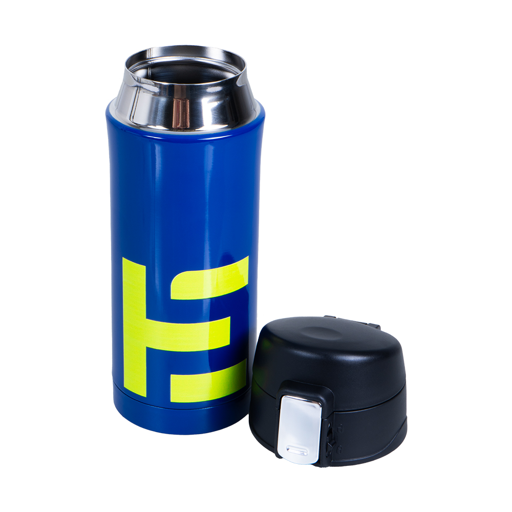 Thermobecher geöffnet
