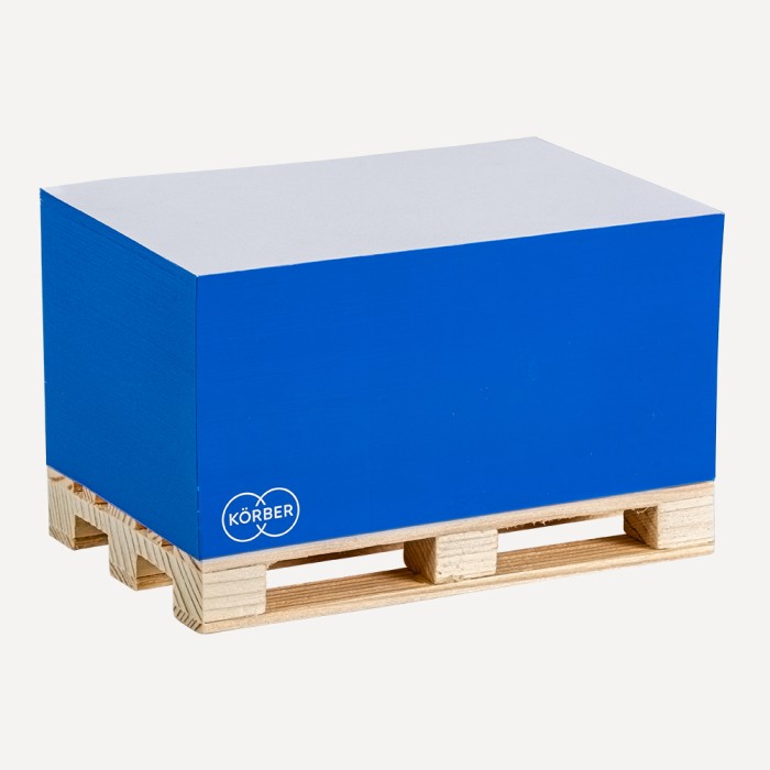 Zettelblock auf Holzpalette, Recycling